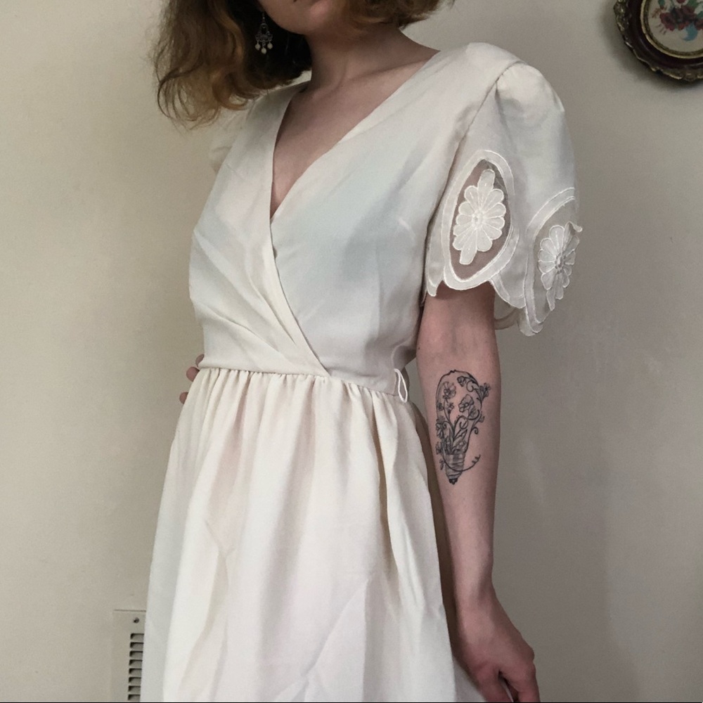 Beautiful cream vintage dress with shoulder pads